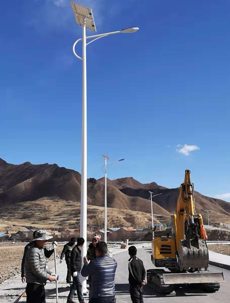 甘南碌曲10米加查太阳能路灯项目