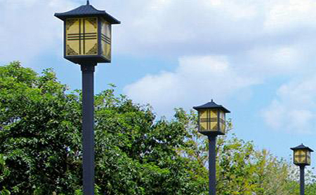 太阳能加查庭院灯怎么选亮度与续航更耐用